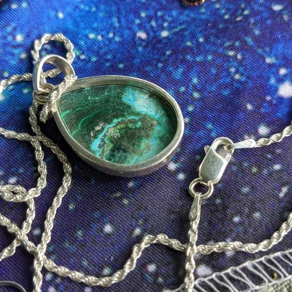 Chrysocolla Shattuckite and Malachite pendant Dolphin Abstract - Picture 3 of 3